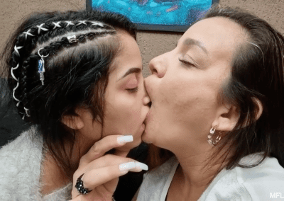 Milf Hera vs Catita Lolipop Hot Kissing